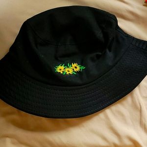 Bucket hat